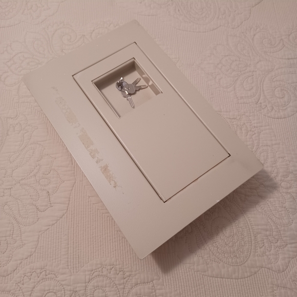 Wall safe HPC WS-100, hidden wall safe - Picture 1 of 13